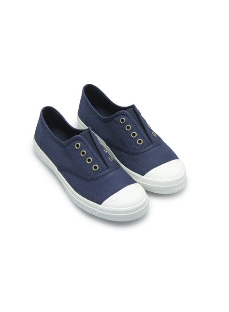 basic canvas shoes